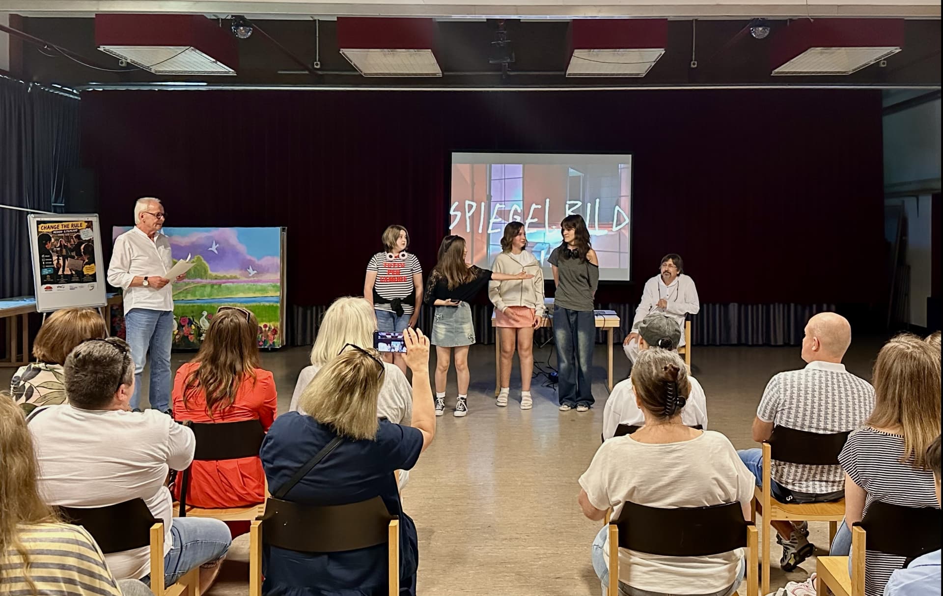 Премьера фильмов Filmcamp в зале со зрителями